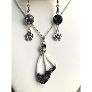 Handmade Resin & Silver Rose Pendant Jewelry Set – Unique Glitter Finish